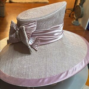 Elite Champagne Wide Brim Fabric/Bow design. EXCELLENT CONDITION